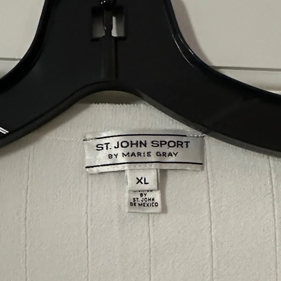 Vintage St John elegant White Button-Up Cardigan - Picture 3 of 7